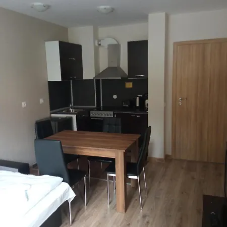 Apartmanhotel E23 Gardens 3*