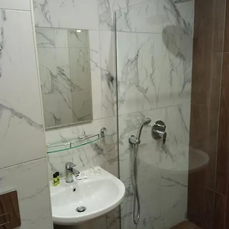 Aparthotel E23 Gardens Borowez